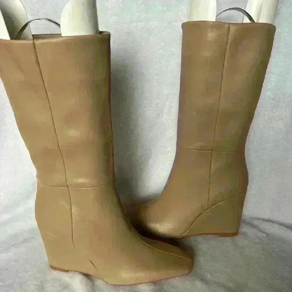 Torgeis New York Milan Taupe Wedge Boot NWOT - 8.5 - Picture 3 of 10